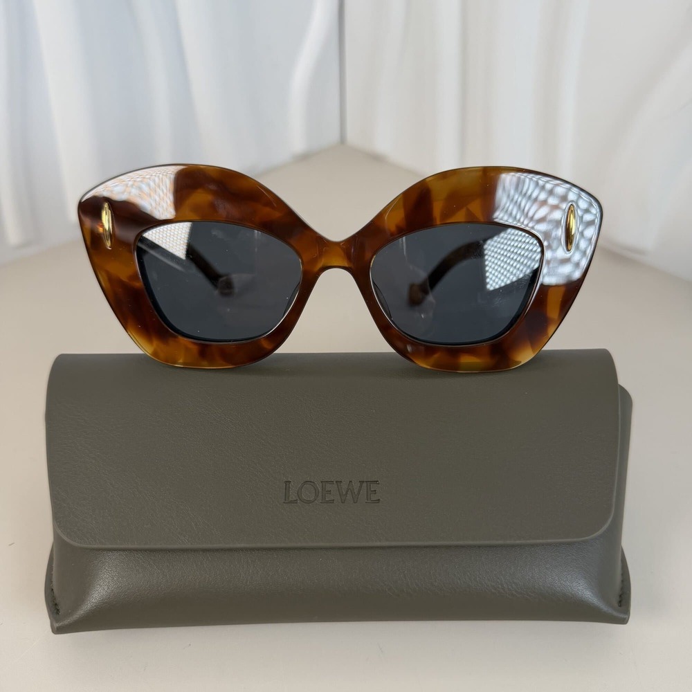 Loewe Anagram LW40127I Cat-Eye Sunglasses in Havana Brown with Case - Like New